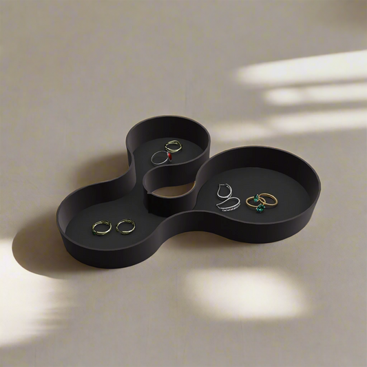 coral crest tray in black colour holding jewellery